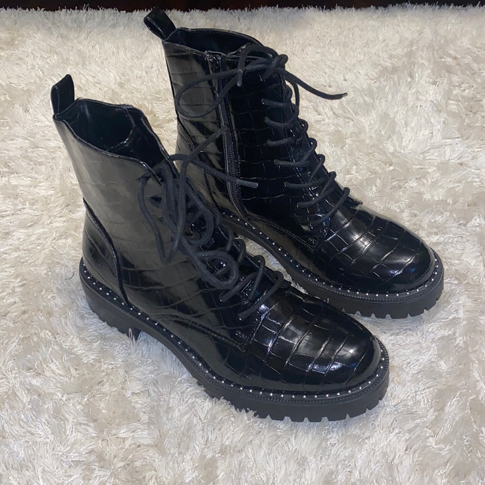 Combat boots